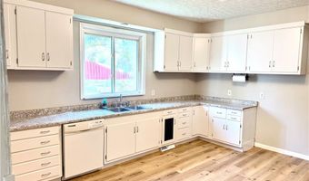 572 W Main St, Adena, OH 43901