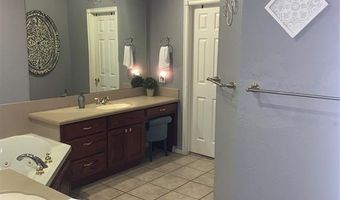 2210 Lakewood Dr, Chickasha, OK 73018
