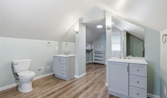 9860 Berwick Dr, Affton, MO 63123