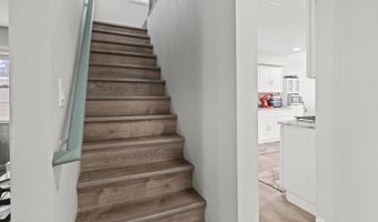 25 Livingston Ave, Avenel, NJ 07001