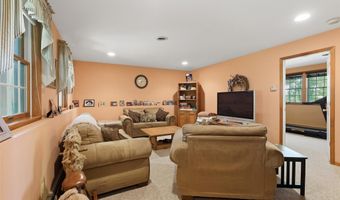 10 Sabin Dr, Airmont, NY 10901