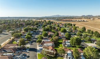 11555 Wedgewood Dr, Apple Valley, CA 92308