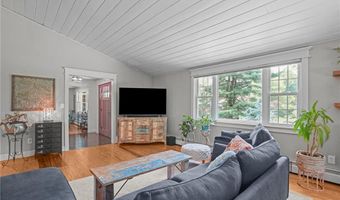 3 Cynthia Rd, Lincoln, RI 02865