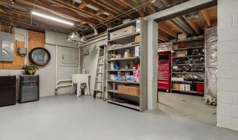 6921 AYR Ln, Bethesda, MD 20817