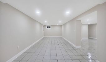 17 Banbury Ct, Amityville, NY 11701