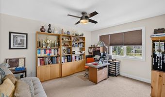 29 Mulberry Dr, Albany, NY 12205