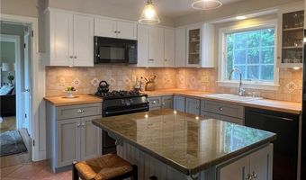 9 South Dr, Middletown, RI 02842