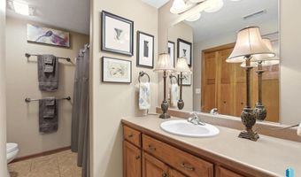 1609 S Locust Ave, Brandon, SD 57005