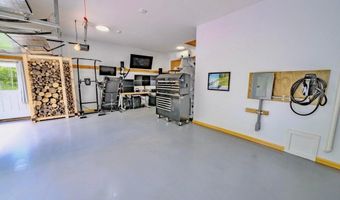 19 Glenview Ln, Belfast, ME 04915