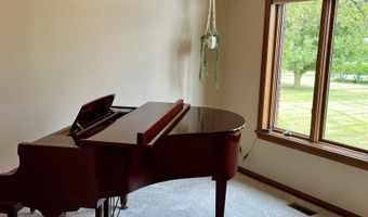 3563 Franklin Dr, Auburn, IN 46706