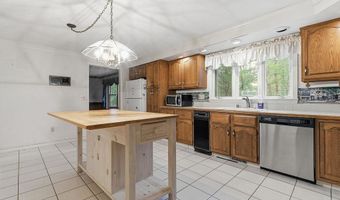 95 Hitching Post Ln, Bedford, NH 03110