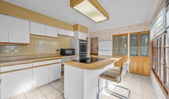 602 E Hackberry Dr, Arlington Heights, IL 60004
