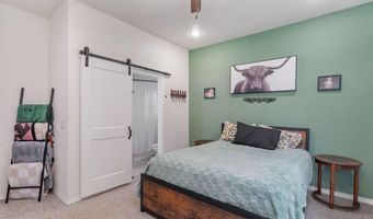430 S Oak Ave, Aurora, MO 65605