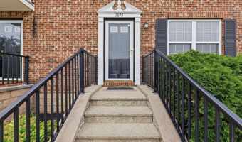 1075 Shady Lake Dr, Columbus, OH 43228