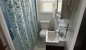 180 Clark Ave, Branford, CT 06405