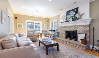 16 Central St, Charlestown, RI 02813