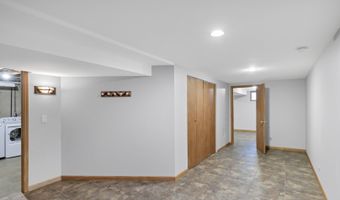 1405 Surrey Ln, Algonquin, IL 60102