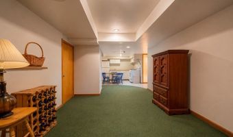 4 High Mountain Trl, Bayonne, NJ 07035