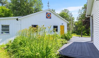 252 Meadowhill Rd, Manchester, ME 04351