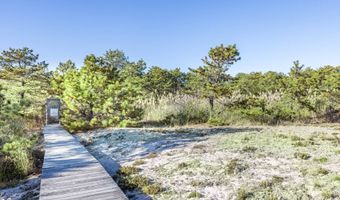 55 Seabreeze Ln, Amagansett, NY 11930