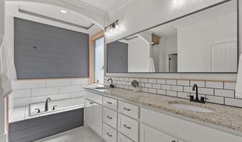 3900 SW Layton Rd, Bentonville, AR 72713
