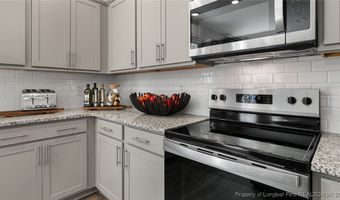 941 Misty Creek Dr, Aberdeen, NC 28315