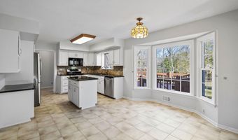 4 Westminster Dr, Annandale, NJ 08801