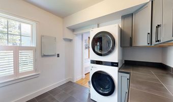 75 Court St, Belfast, ME 04915