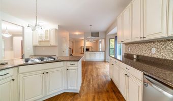 570 Castle Ridge Dr, Ballwin, MO 63021