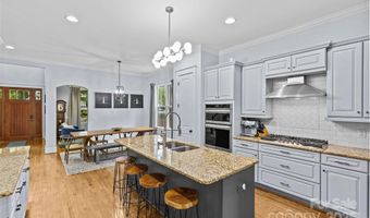 2617 Bay St, Charlotte, NC 28205