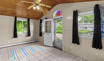16 Spectacle Ave, Warwick, RI 02888