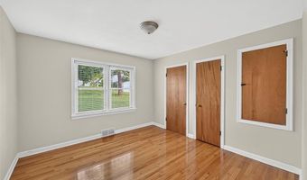 105 N Elm St, Ballwin, MO 63011
