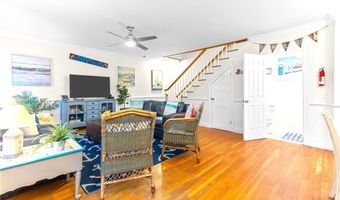 4 Goodwin St 1, Newport, RI 02840