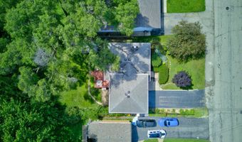 911 David St, Antioch, IL 60002