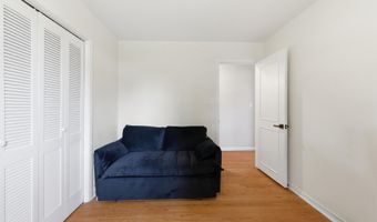 11 James Dr, Albany, NY 12211