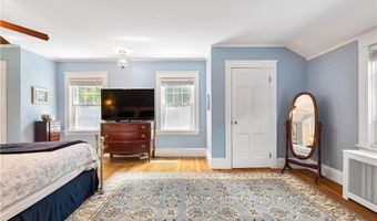 121 Commonwealth Ave, Warwick, RI 02886