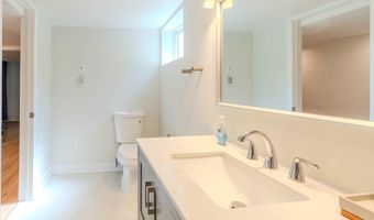 942 N MCKINLEY Rd, Arlington, VA 22205