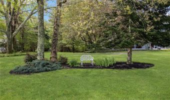 34 Finch Ln, North Kingstown, RI 02874