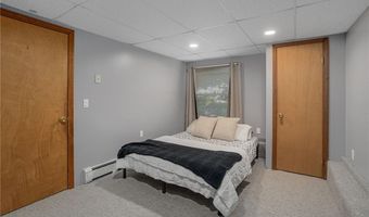 40 Red Oak Dr, Coventry, RI 02816