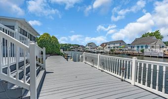 82 Spinnaker Ct, Bayville, NJ 08721