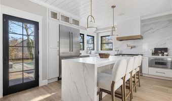 14 Kay Blvd, Middletown, RI 02842