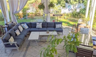 4 Spinnaker Dr, East Providence, RI 02915