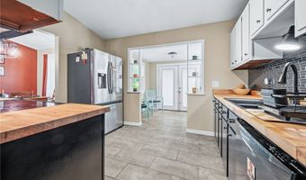 825 Valley Dr, Amherst, OH 44001
