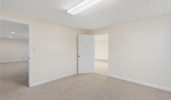 220 Island Dr, Middletown, RI 02842