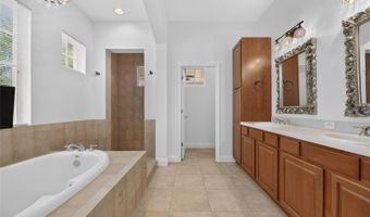 824 ISLEBAY Dr, Apollo Beach, FL 33572