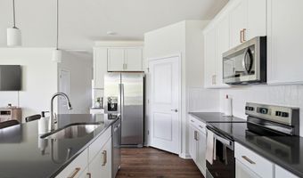 607 Pine Dune Ln, Aberdeen, NC 28315