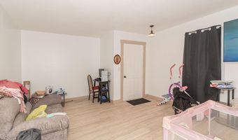 900 E Kirkwood Dr, Aurora, MO 65605