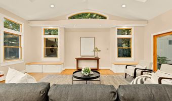 8407 GEORGIAN Way, Annandale, VA 22003