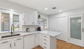 11 James Dr, Albany, NY 12211