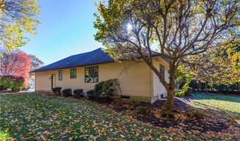 40 Phenix Ridge Dr, Cranston, RI 02921